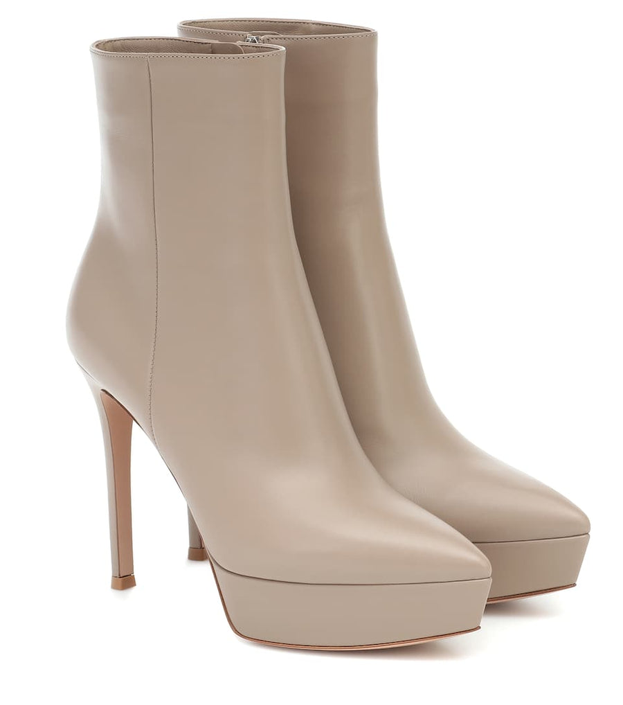 A new style addition to the Gianvito Rossi pump family, the 'Dasha' is crafted from smooth leather, with a sharp pointed toe, and platform sole. The platform provides an instant comfort to these pumps, making them perfect for any look where you want to add some height. 
