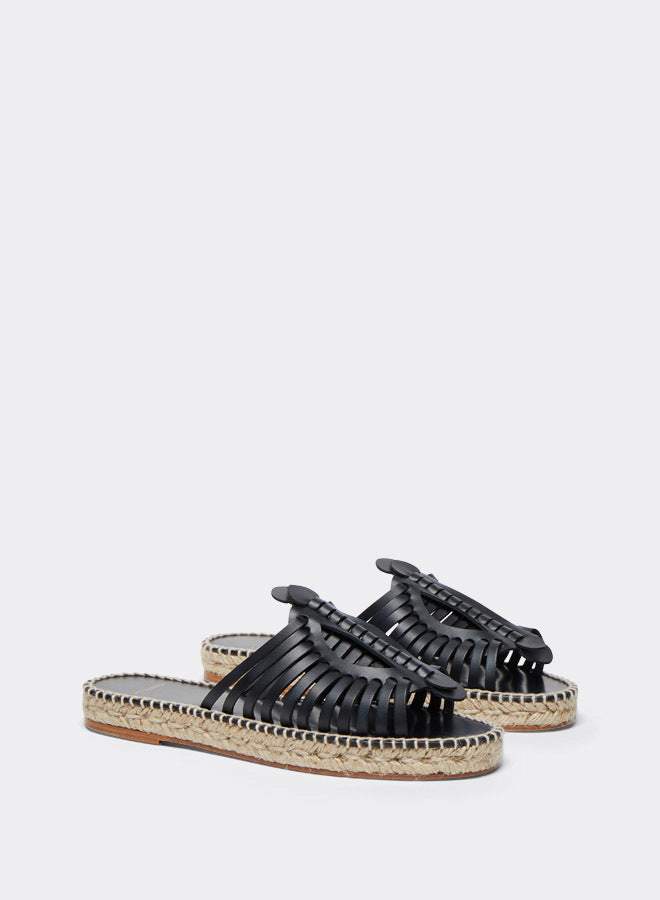 Woven espadrilles. A woven top in calf leather with jute soles reinforced by rubber treads.
