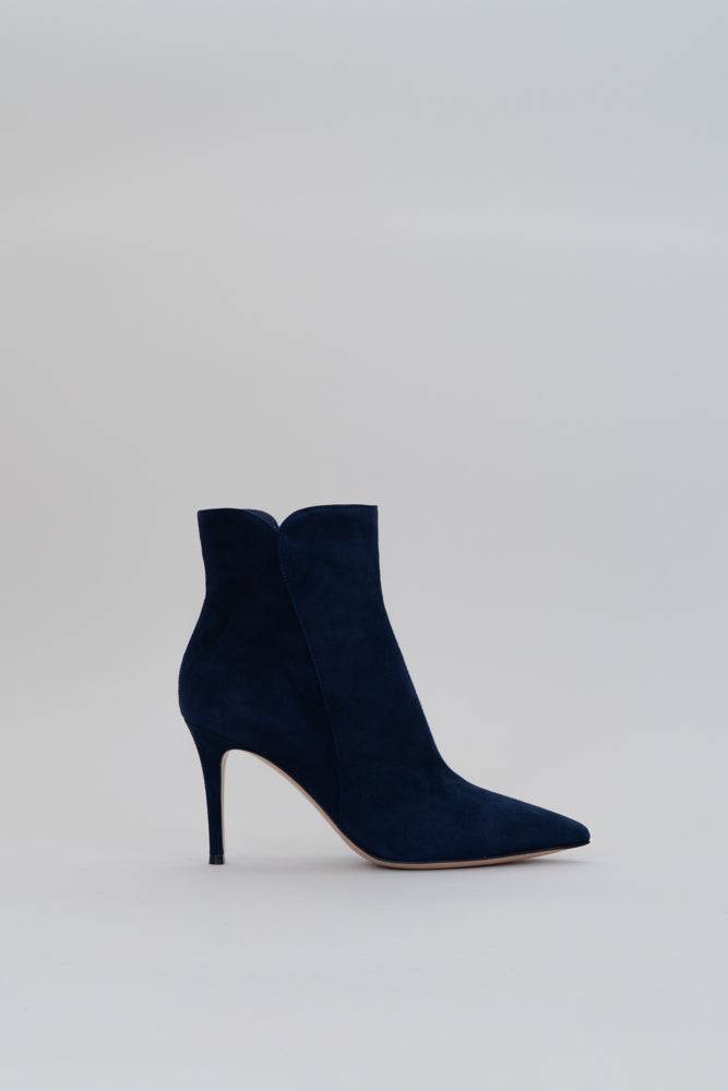 Made with soft denim, the 'Levy' booties feature a pointed toe with curved details, standing on a 85 mm heel.