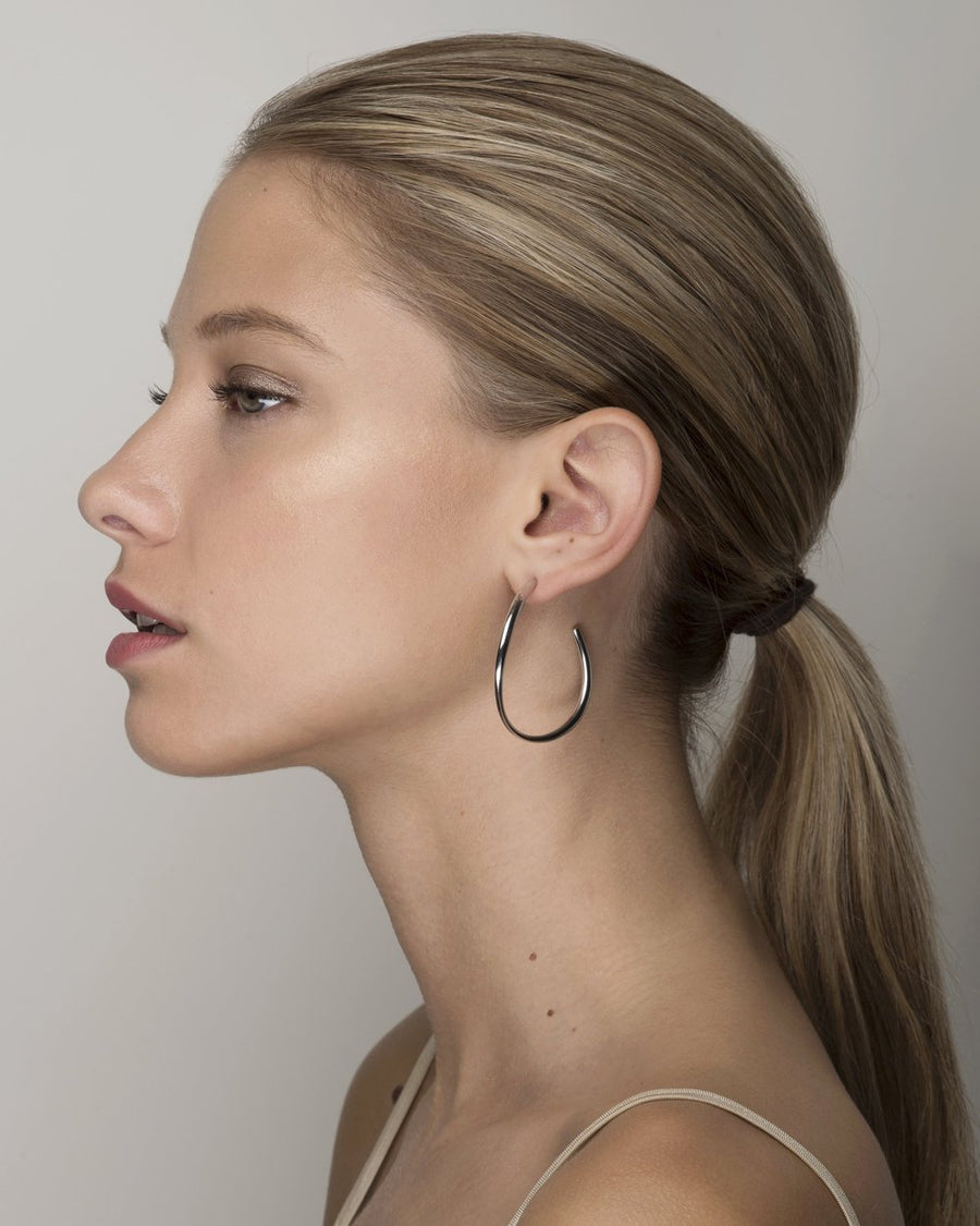 Signature to Lisa's collection, the 'Gaby' earring has an organic feel that still reads sophisticated. A simple post-closure and unique shape give a fresh take on the classic hoop.