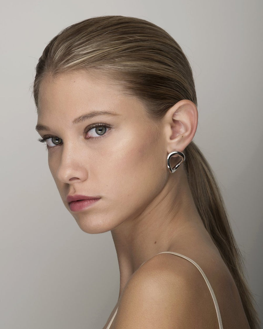 The 'Sabrina' earring holds an element of casual elegance, and can easily take you from day to night with its lightweight and easy post closure. 